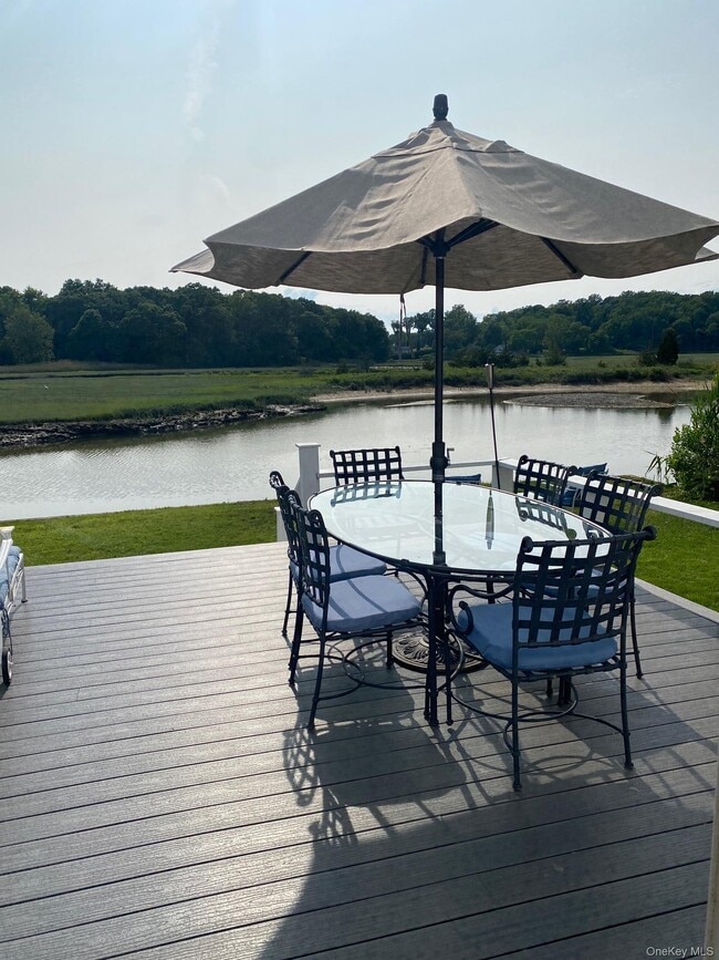 Building Photo - 329 Centre Island Rd