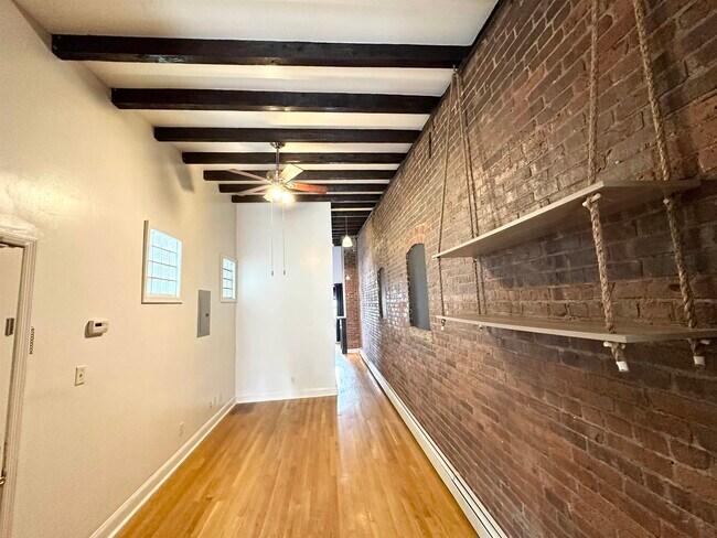 Building Photo - 167 Christopher Columbus Dr