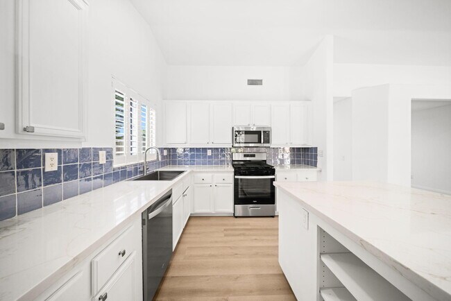 Building Photo - 37762 Drexell Dr