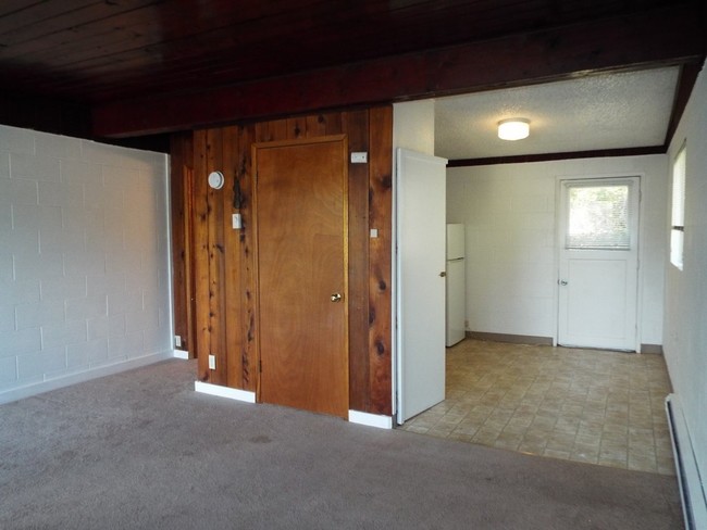 Unit 16 (Studio) - Seabreeze (3125 N Oak Harbor Rd)