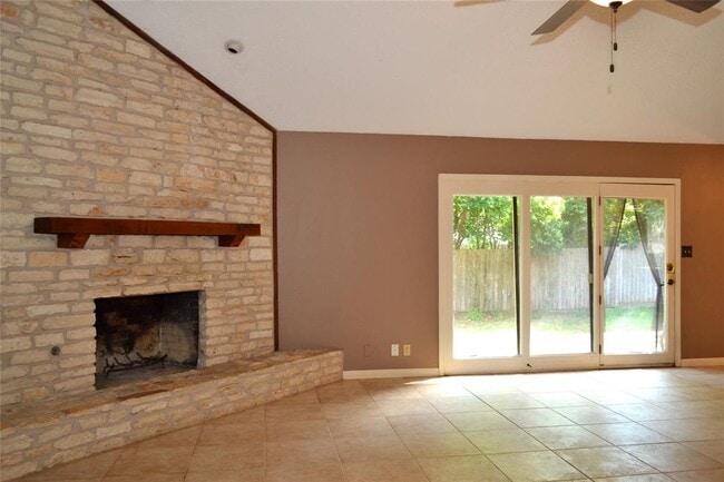 Building Photo - 8833 Tallwood Dr