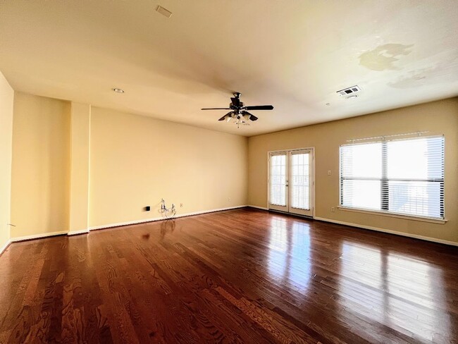 Building Photo - Ready and clean 3 bedrooms in Rice Militar...