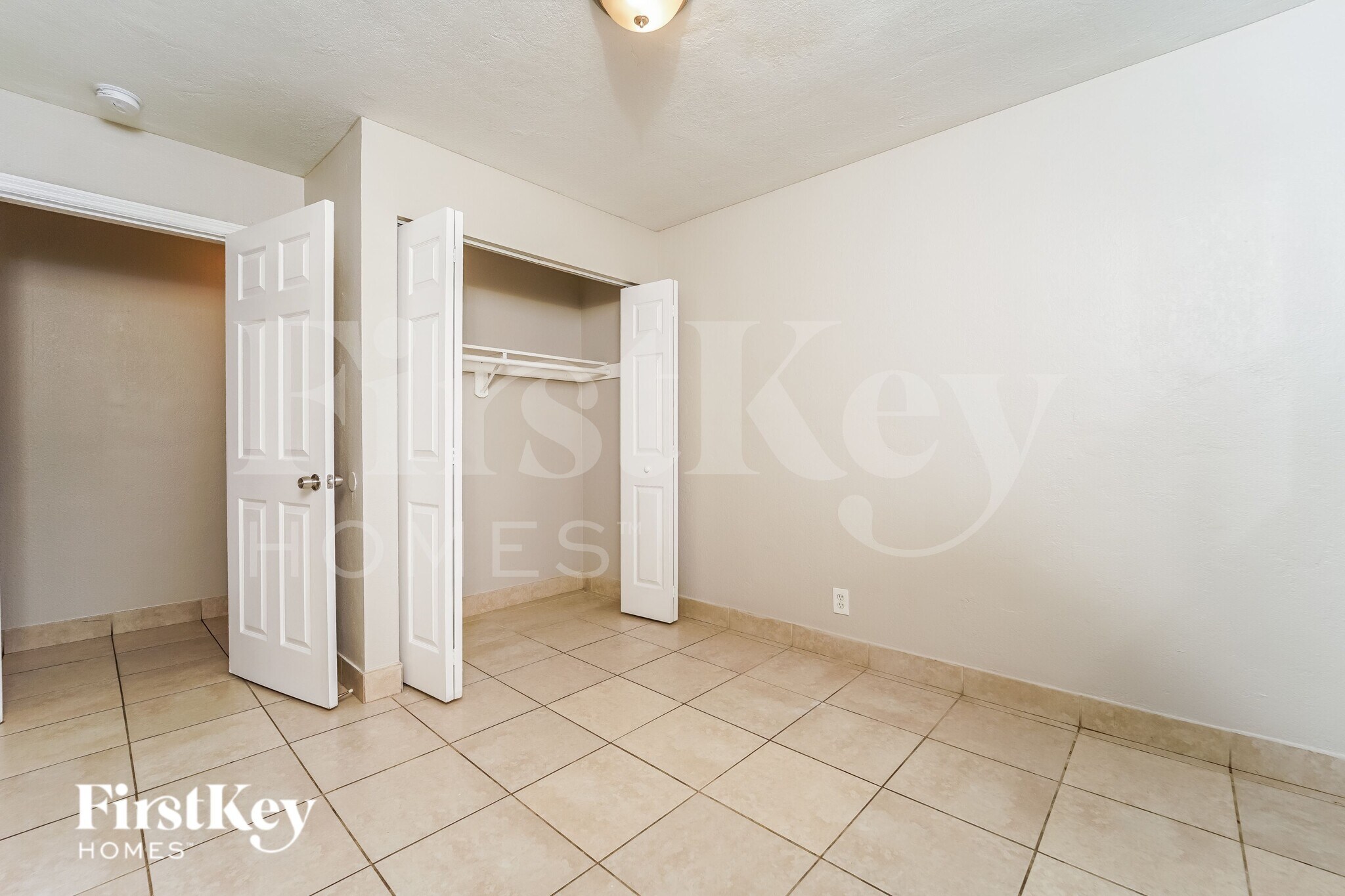 Building Photo - 1941 SW 38th Ave