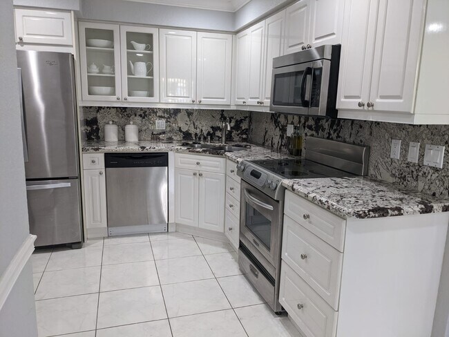 Building Photo - 90 SW 5th Ave