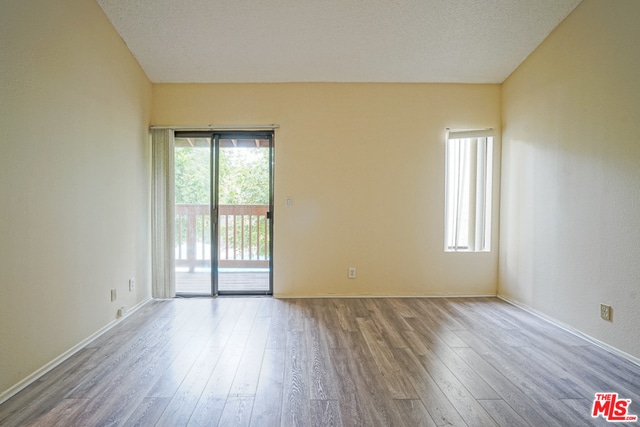 Building Photo - 5760 Owensmouth Ave