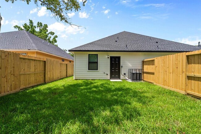 Building Photo - 9110 Everglade Dr