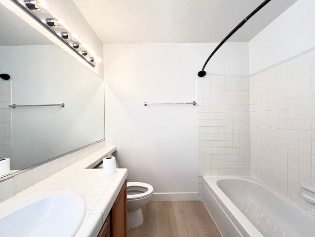 Building Photo - 10001 Dove Ridge Dr