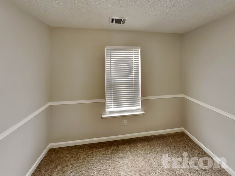 Building Photo - 701 St Charles Ave