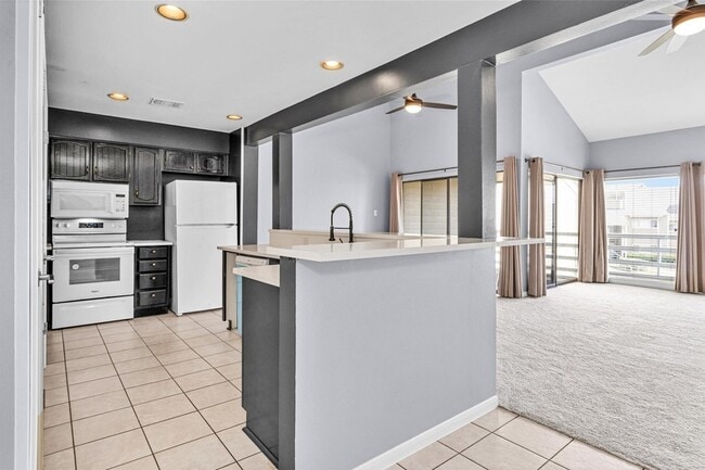 Building Photo - 50 April Point Dr S