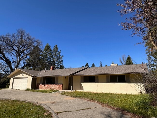 Building Photo - 45559 N Oakview Dr