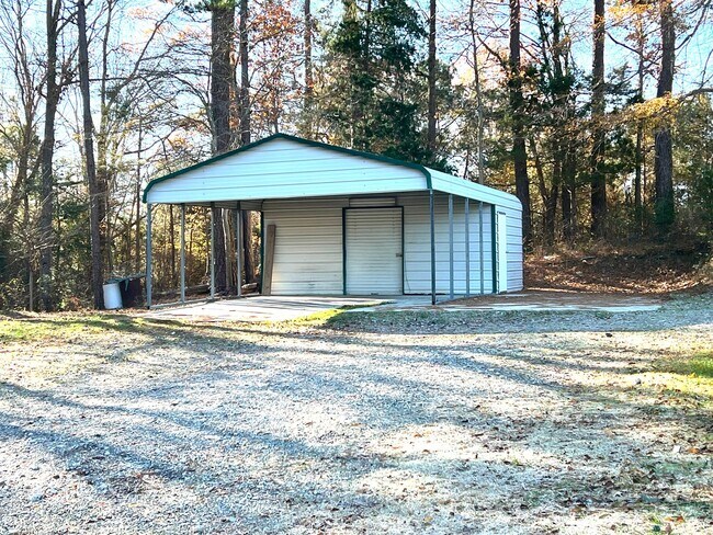 Building Photo - Location & Convenient! It Starts Here!