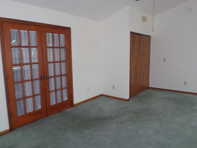 Building Photo - One-of-a-kind 3Bed/2 Bath Condo in Belpre!