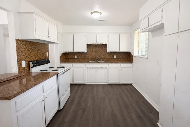 Building Photo - 2333 Becker Pl