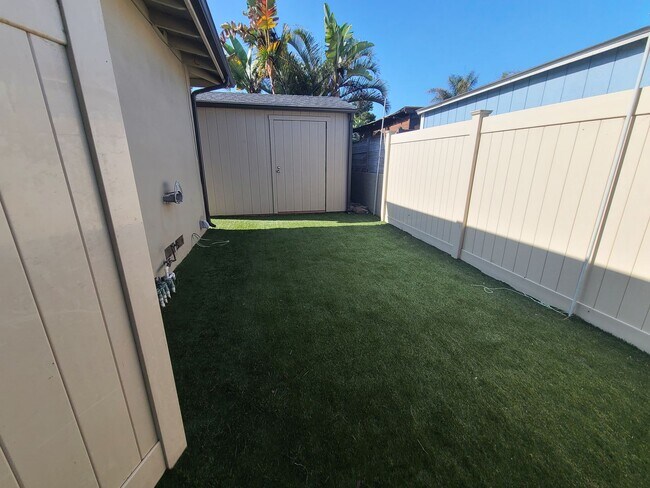 Building Photo - Spacious Ocean Beach 2 bed 1 bath just a f...