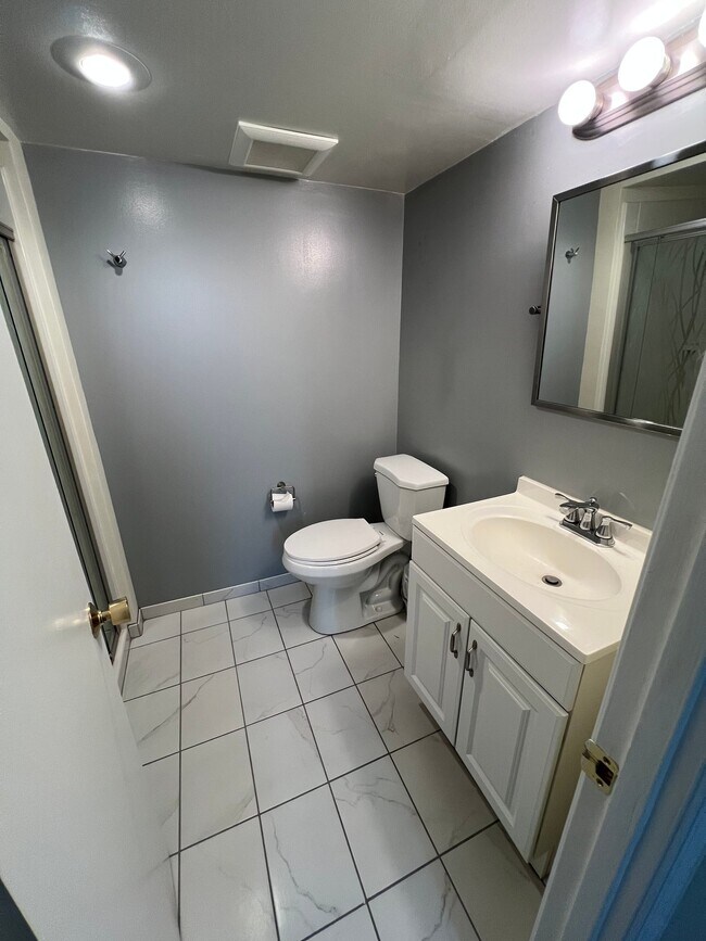 Building Photo - 9418 Goshen Ln