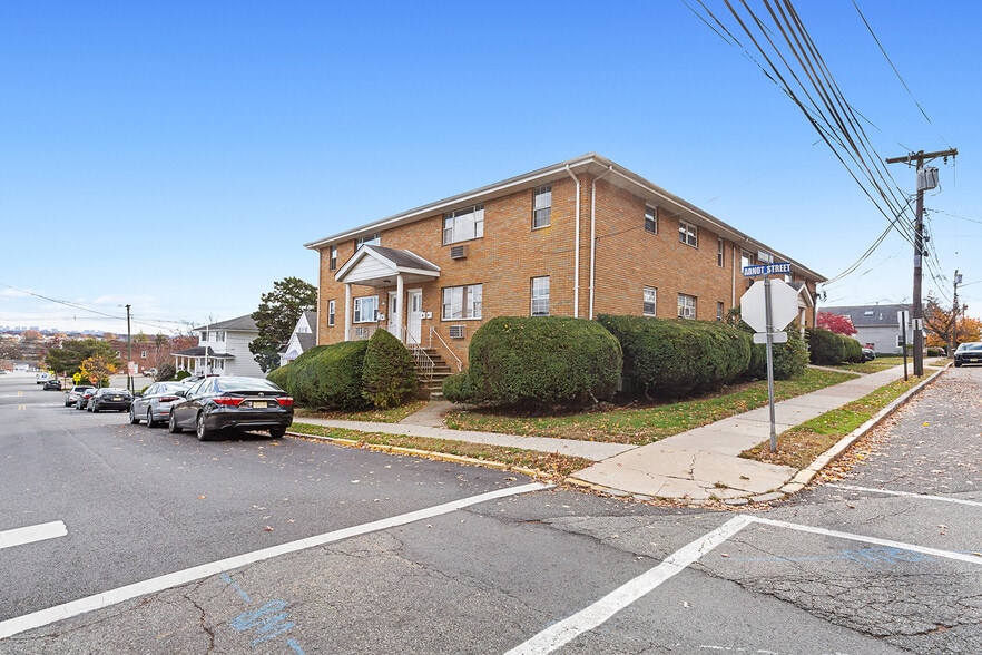 Building Photo - 145 Arnot St