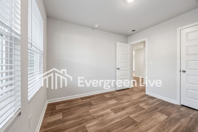 Building Photo - 1708 King Oaks Lp