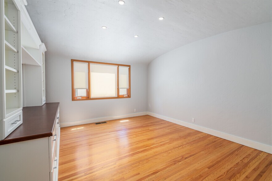 Den (could be used as an extra bedroom) - 8245 W 4th St
