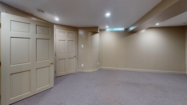 Building Photo - 3480 Arrowvale St
