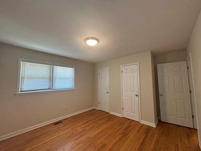 Building Photo - 1070 Rulnick St