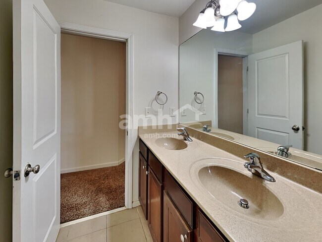 Building Photo - 781 Sonoma Dr SW