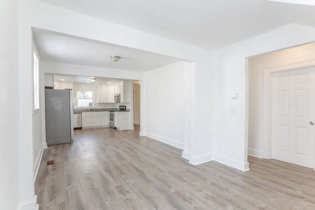 Building Photo - Beautiful Cape Cod Style home for Rent!  BONUS MILITARY / FIRST RESPONDER DISCOUNT!