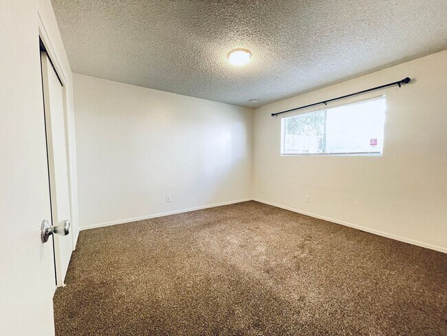 Building Photo - 4233 N Bengston Ave