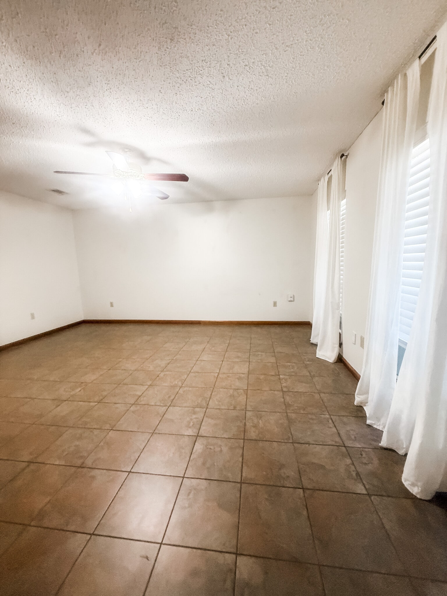 Building Photo - 214 Greenbriar Dr