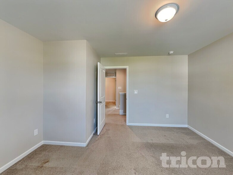Building Photo - 20 Evergreen Ln