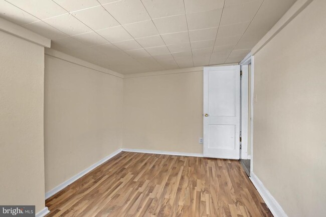 Building Photo - 2047 E Sergeant St