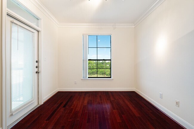 Building Photo - Modern Condo Living Near Downtown Austin & Movie House Theater