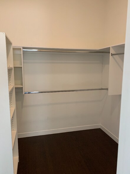 Building Photo - 14206 Riverside Dr