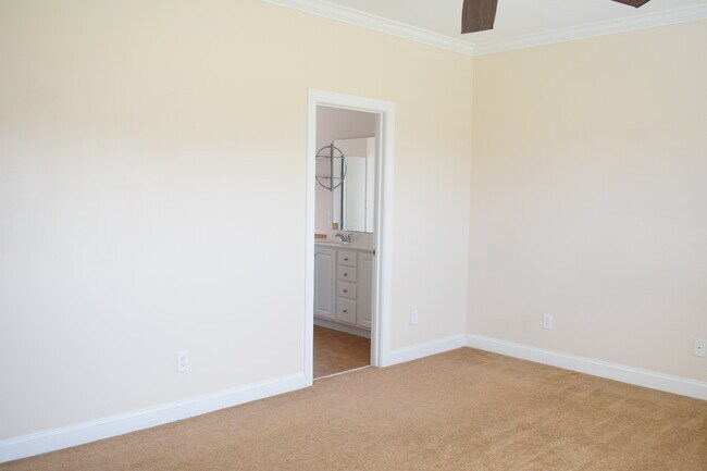 Building Photo - 1305 Wakefield Ct