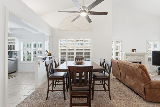 Building Photo - **COMING FEB 1st** Stylish Split-Floorplan Home in North Scottsdale