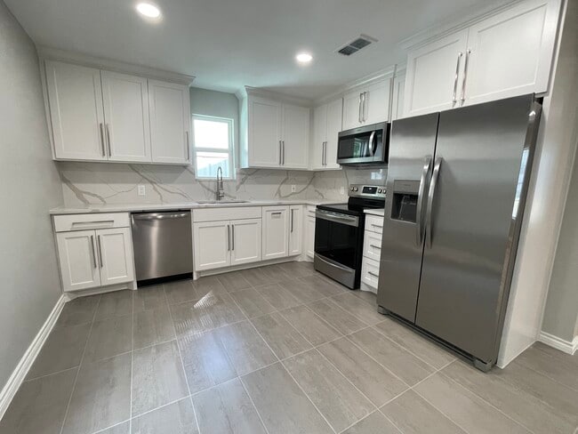 Building Photo - 2832 Cherrywood Ave