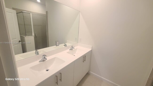 Building Photo - 226 SW 159th Ct