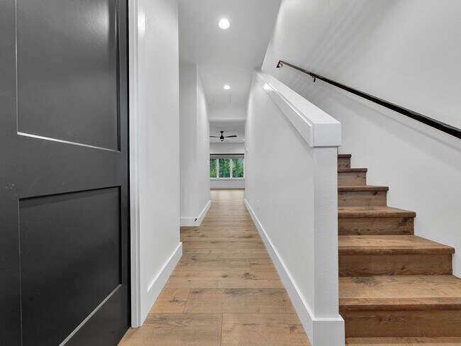 Building Photo - 252 River Valley Cir