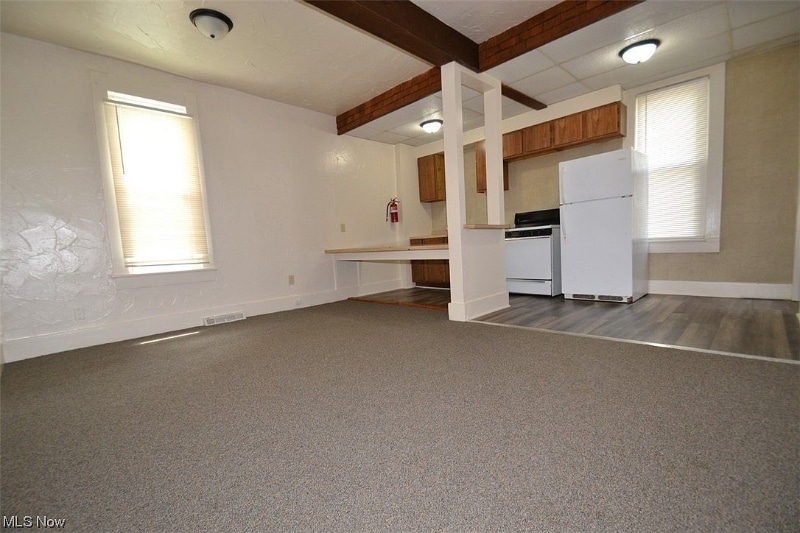 Building Photo - 450 Allyn St