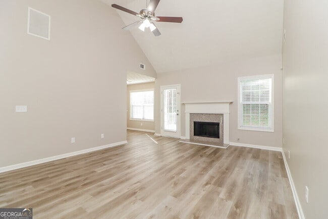 Building Photo - 2975 Northcliff Dr