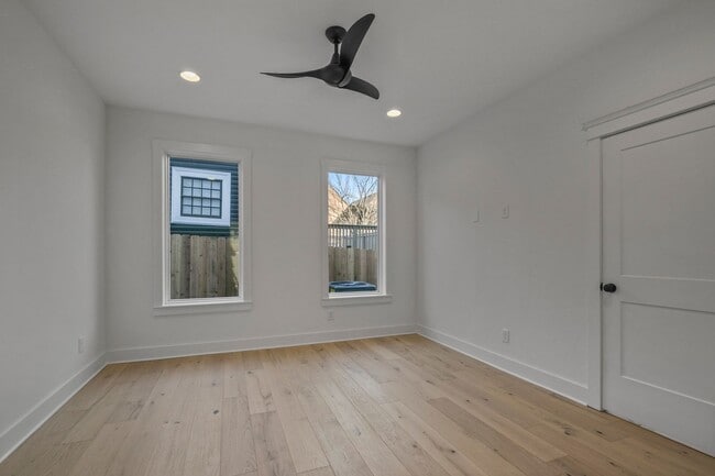 Building Photo - Available March Move In!!! Beautiful 3 Bedroom, 3.5 Bath Townhouse in East Nashville! Rooftop dec...