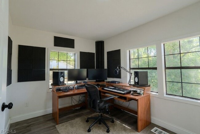 Building Photo - 599 Carolina Ave