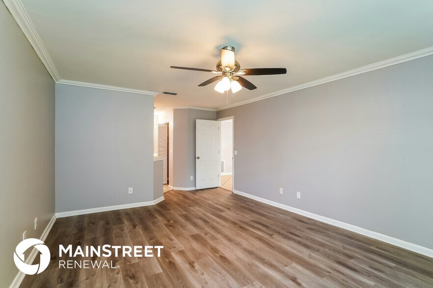 Building Photo - 525 SW 23rd Terrace