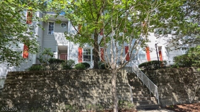 Building Photo - 5007 Tudor Dr