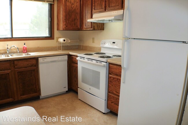 Building Photo - 2 br, 1.5 bath House - 673 Westwinds Drive