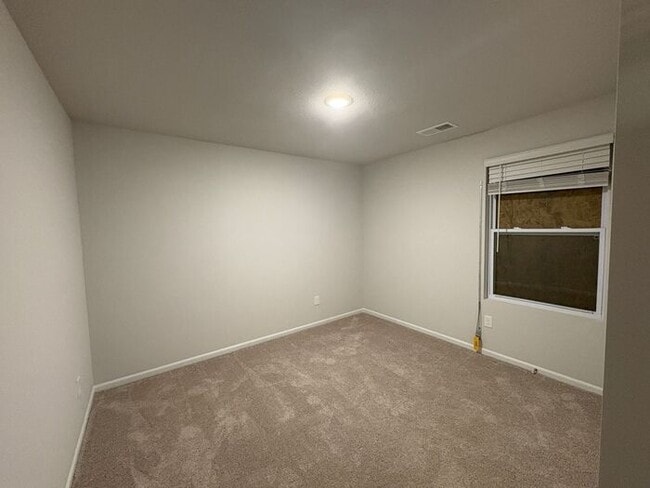 Building Photo - Charming 4-Bedroom Home with Spacious Livi...