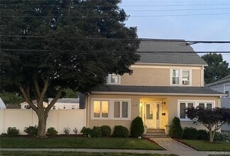 Building Photo - 204 Lakeview Ave