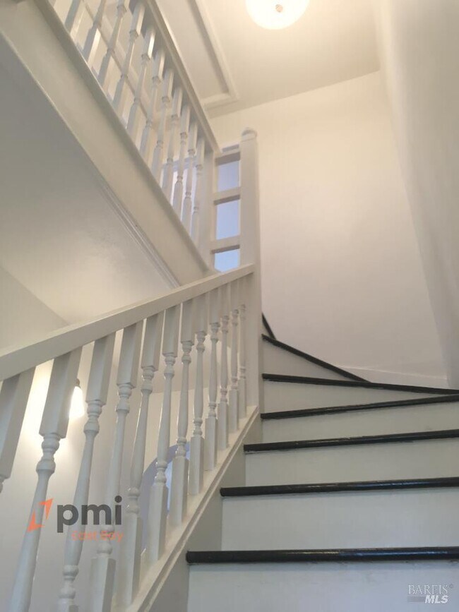 Building Photo - 5 Rodgers St