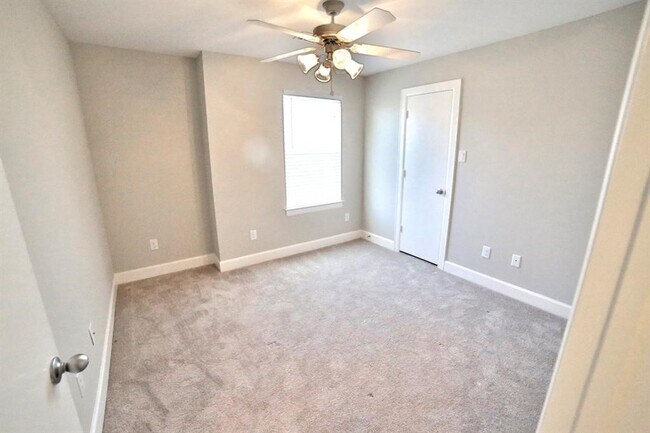 Building Photo - 3719 Main Poplar Dr