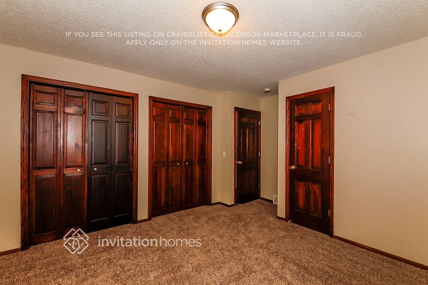 Building Photo - 4804 W Hidden Valley Dr