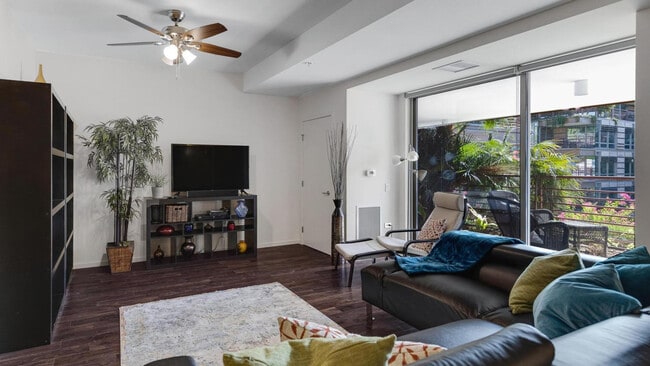 Building Photo - 7161 E Rancho Vista Dr